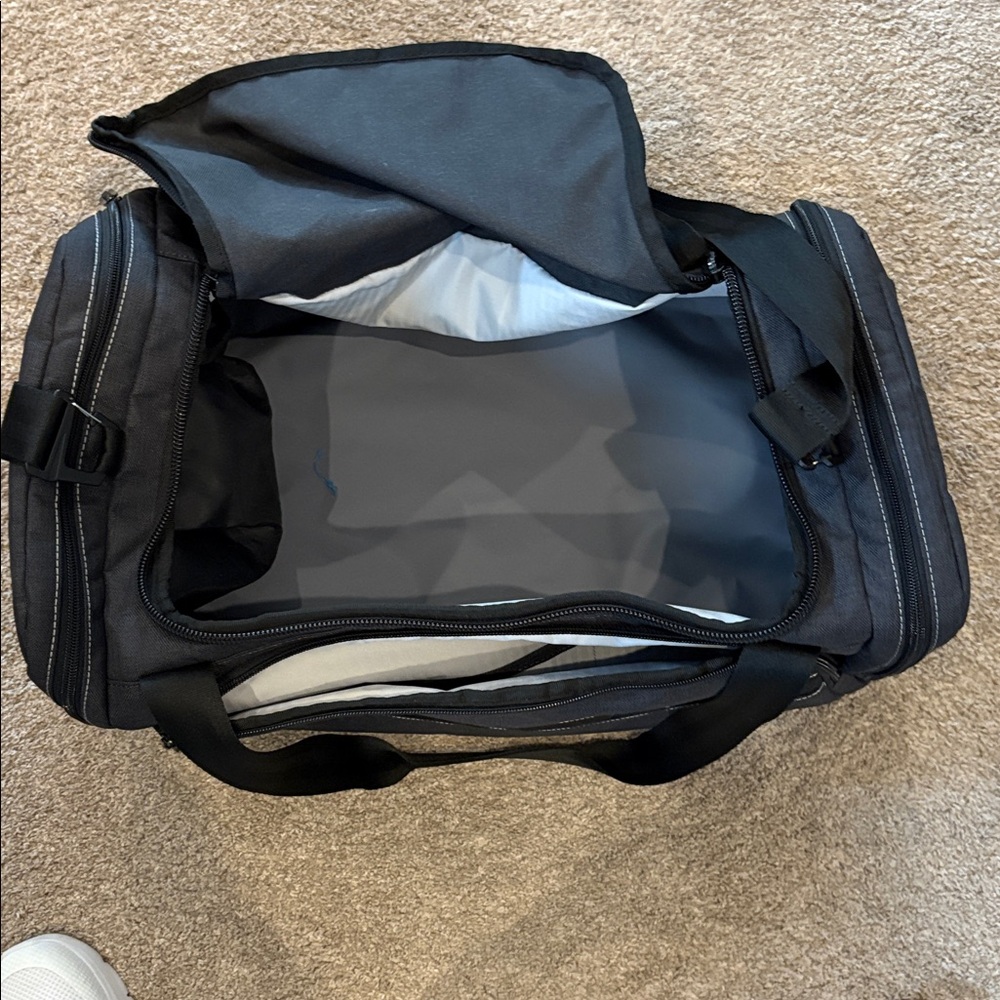 TaylorMade Charcoal Duffel Bag for Men - Picture 5 of 5
